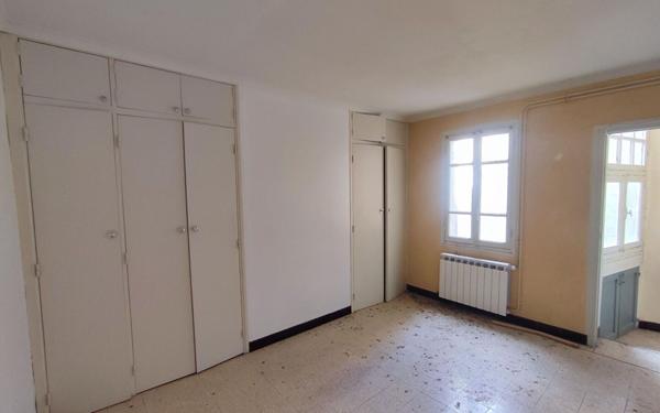 Immeuble à vendre    7 pièces •  Pézenas