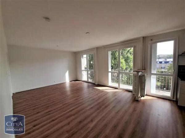 Appartement à louer 3 pièces 74.7m² Poitiers (86000)