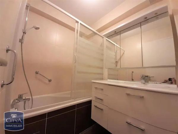 Appartement à louer 3 pièces 74.7m² Poitiers (86000)