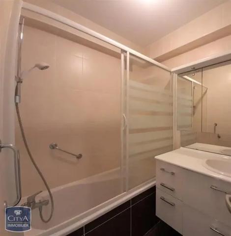 Appartement à louer 3 pièces 74.7m² Poitiers (86000)