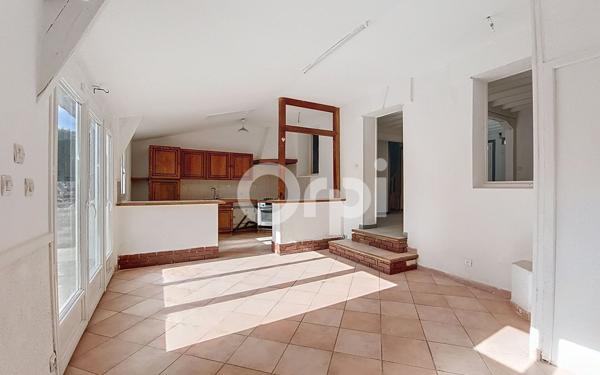 Maison à vendre    2 pièces •  Bulles