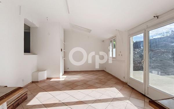 Maison à vendre    2 pièces •  Bulles