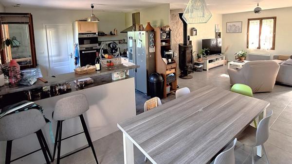 Maison 5 chambres, double garage et jardin