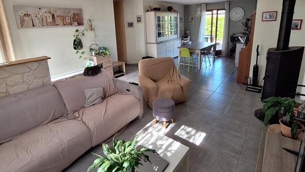 Maison 5 chambres, double garage et jardin