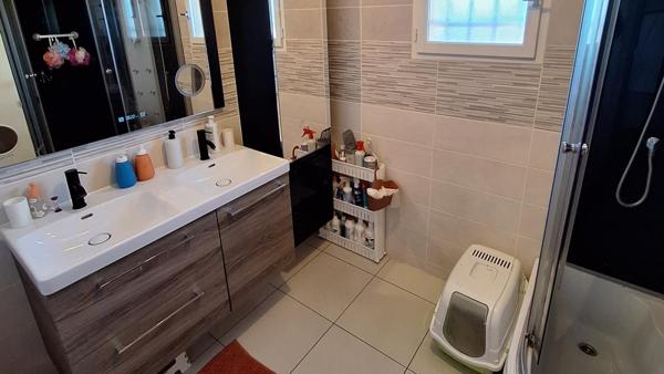 Maison 5 chambres, double garage et jardin