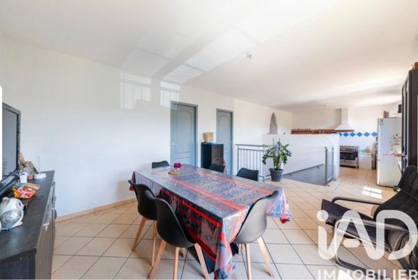 Immeuble à vendre 236 m² Saint-Hilaire-de-Lusignan