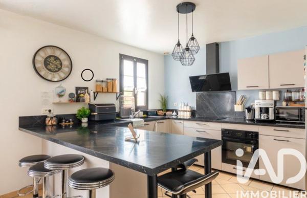 Immeuble à vendre 236 m² Saint-Hilaire-de-Lusignan