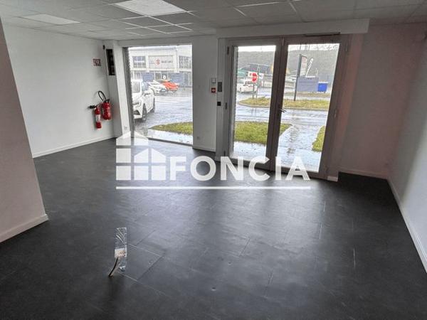 Location Local commercial 1 pièce 123.25 m² - 364 RUE DES FRERES THIBAULT Dammarie Les Lys 77190