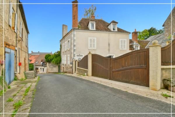 Propriete à vendre 10 pièces CHATEAUMEILLANT (18)