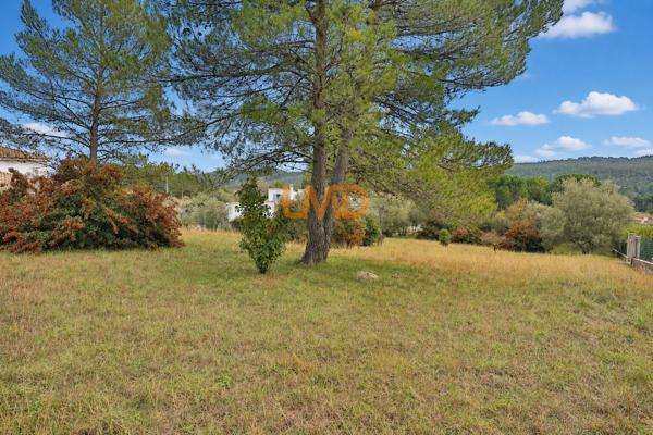 Le Val: terrain constructible de 3600m2 environ