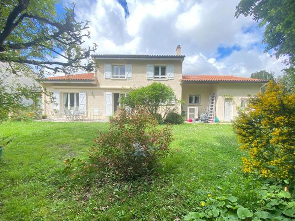 Belle maison de 4 ch sur magnifique jardin dans un quartier résidentiel d'Eysines, intra rocade 210 m2