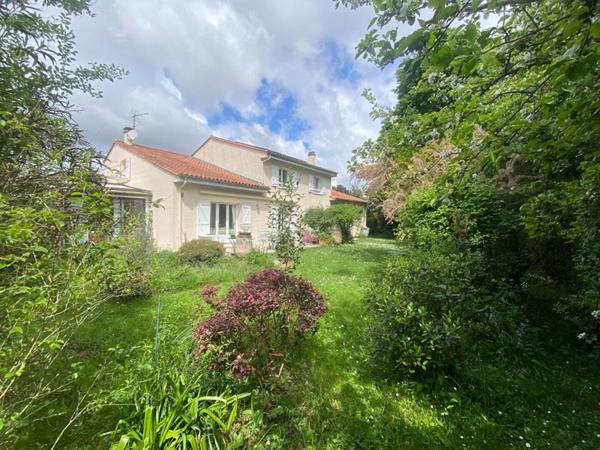 Belle maison de 4 ch sur magnifique jardin dans un quartier résidentiel d'Eysines, intra rocade 210 m2