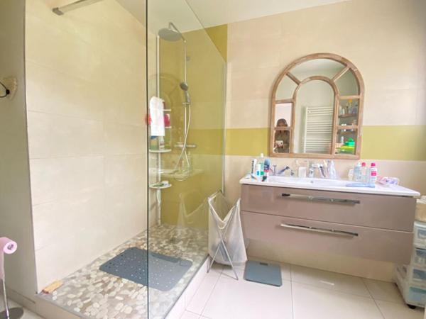 Belle maison de 4 ch sur magnifique jardin dans un quartier résidentiel d'Eysines, intra rocade 210 m2