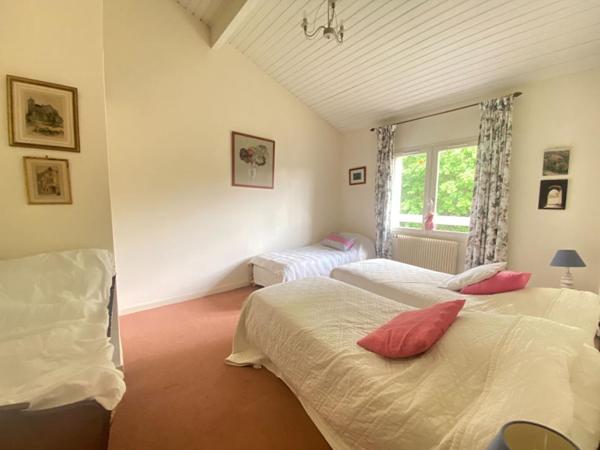 Belle maison de 4 ch sur magnifique jardin dans un quartier résidentiel d'Eysines, intra rocade 210 m2