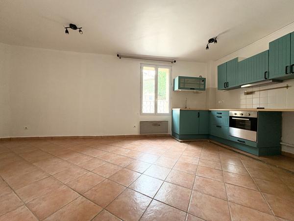 ? Charmant T3 de 52 m² au coeur du centre historique d'Éguilles avec cachet