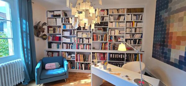 Maison de ville de type 9, surface habitable de 180 m², avec jardin et dépendance