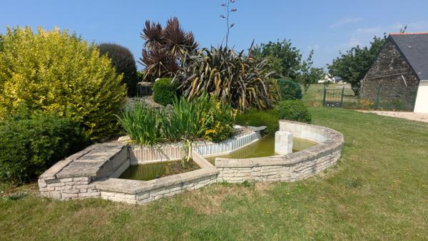 Authenticité et potentiel à 5 minutes de Morlaix : longère avec dépendances et vue dégagée