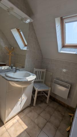 Authenticité et potentiel à 5 minutes de Morlaix : longère avec dépendances et vue dégagée