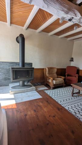 Authenticité et potentiel à 5 minutes de Morlaix : longère avec dépendances et vue dégagée