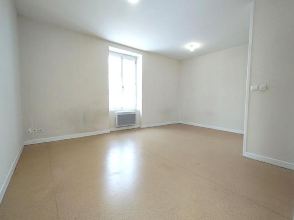 Studio Cremieu centre 27,5 m² lumineux