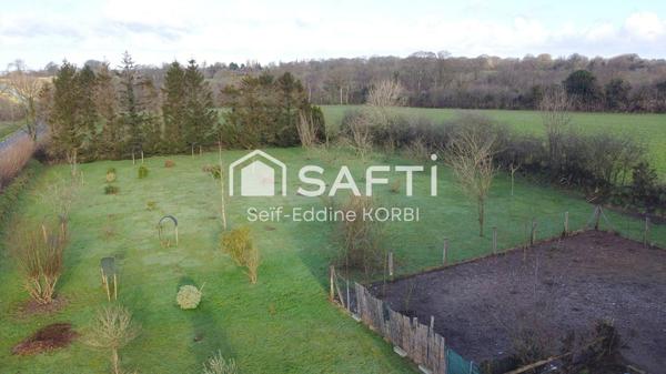 Charmante maison en pierre de 111 m² habitables, 5 pièces spacieuses et lumineuses dans un cadre paisible.