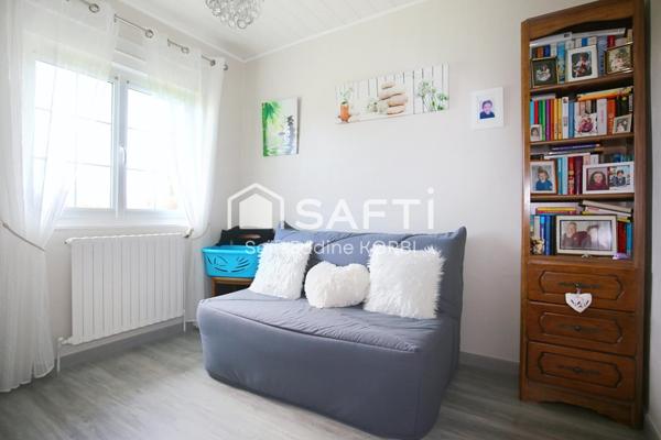 Charmante maison en pierre de 111 m² habitables, 5 pièces spacieuses et lumineuses dans un cadre paisible.