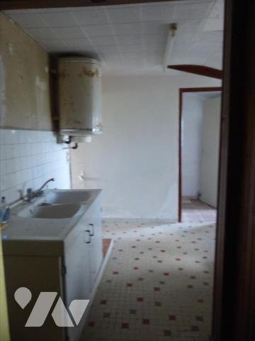 CONTEST, en campagne, maison d'habitation en pierres.Maison, d'habitation comprenant : Rez de c...