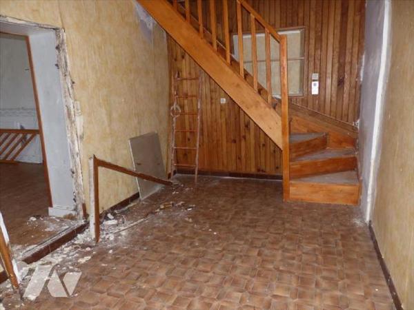 CONTEST, en campagne, maison d'habitation en pierres.Maison, d'habitation comprenant : Rez de c...