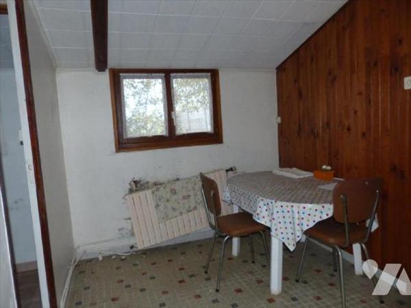 CONTEST, en campagne, maison d'habitation en pierres.Maison, d'habitation comprenant : Rez de c...