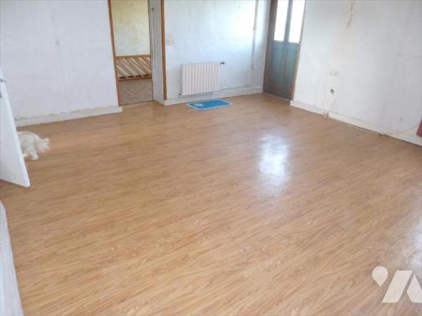 CONTEST, en campagne, maison d'habitation en pierres.Maison, d'habitation comprenant : Rez de c...