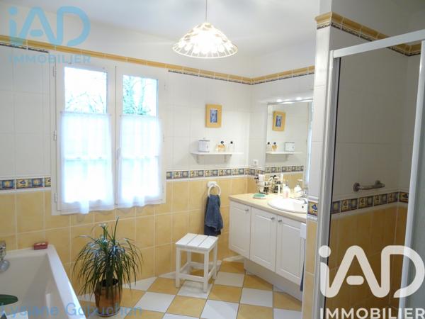 Maison à vendre 6 pièces 122 m² Sainte-Croix-de-Mareuil