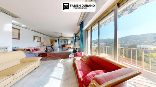 Superbe 4 pièces dernier étage vue panoramique sur tout Cannes avec garage
