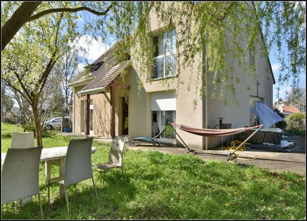 QUARTIER RESIDENTIEL - VILLA D ARCHITECTE - 153 M² HABITABLE