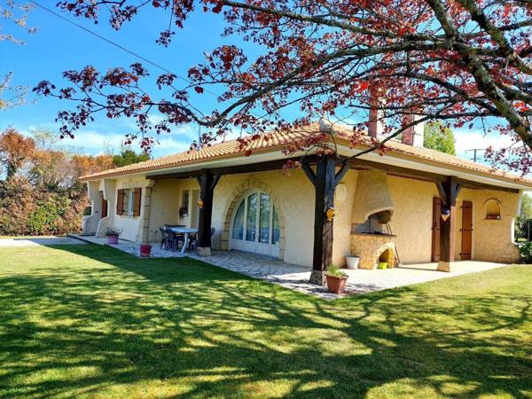 maison plain pied avec garage, dépendance et jardin de 2700 m²