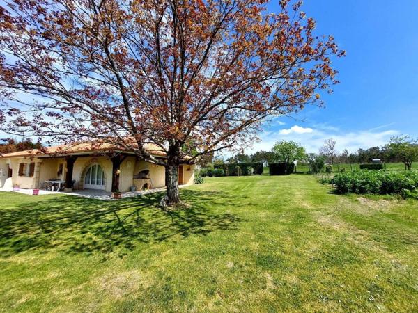 maison plain pied avec garage, dépendance et jardin de 2700 m²
