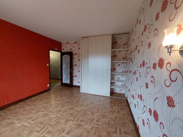 maison plain pied avec garage, dépendance et jardin de 2700 m²