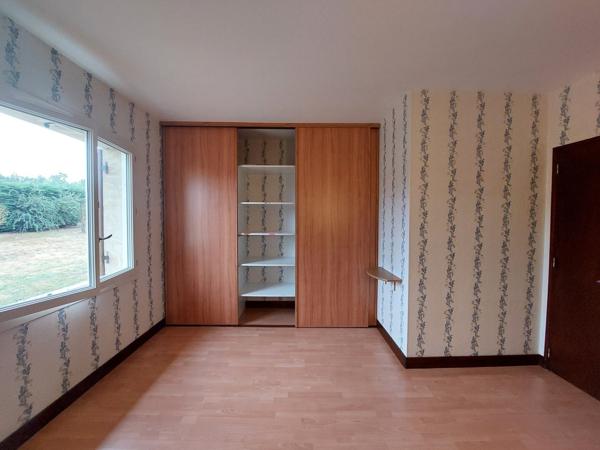 maison plain pied avec garage, dépendance et jardin de 2700 m²