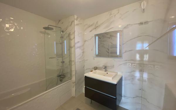 Appartement à louer    2 pièces • 50,70 m2 Courbevoie