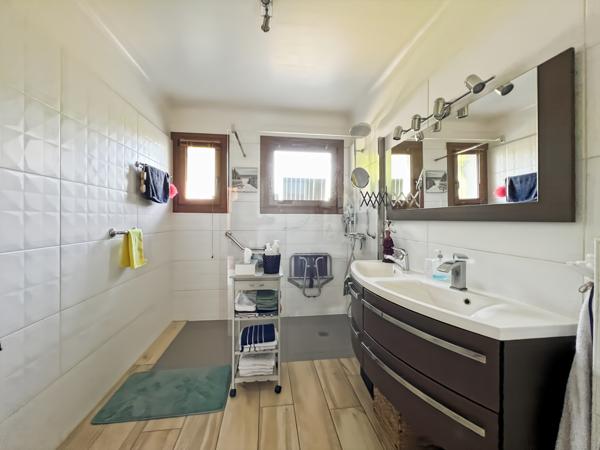 Maison
         6 pièces
        - 190 m² 699 000 € *