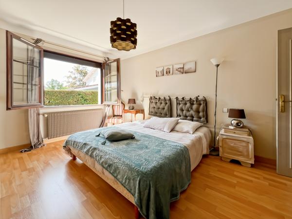 Maison
         6 pièces
        - 190 m² 699 000 € *