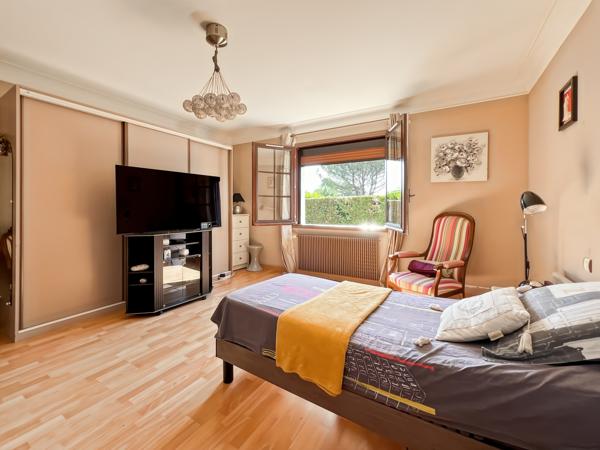 Maison
         6 pièces
        - 190 m² 699 000 € *
