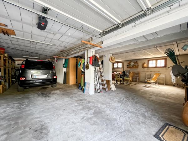 Maison
         6 pièces
        - 190 m² 699 000 € *