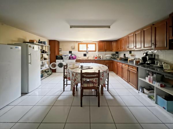 Maison
         6 pièces
        - 190 m² 699 000 € *