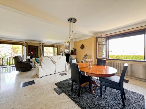 Maison
         6 pièces
        - 190 m² 699 000 € *