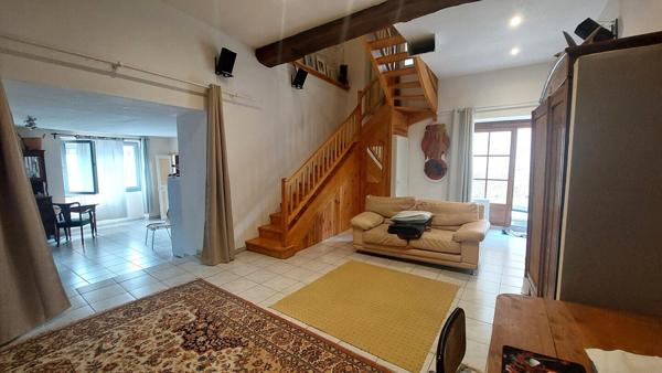 AGREABLE MAISON DE VILLE