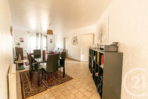 Appartement T3 à vendre  4 pièces - 76,30 m 2   LAVAL  - 53