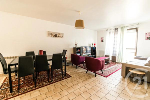 Appartement T3 à vendre  4 pièces - 76,30 m 2   LAVAL  - 53