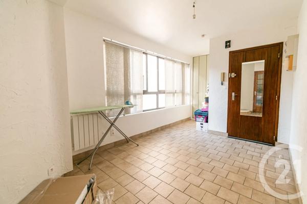 Appartement T3 à vendre  4 pièces - 76,30 m 2   LAVAL  - 53