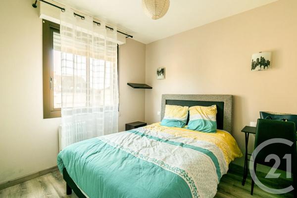 Appartement T3 à vendre  4 pièces - 76,30 m 2   LAVAL  - 53