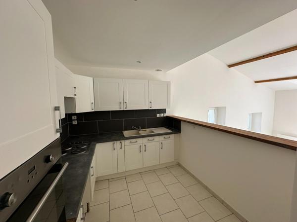 Investisseur, ensemble immobilier de deux maisons louées avec terrain.